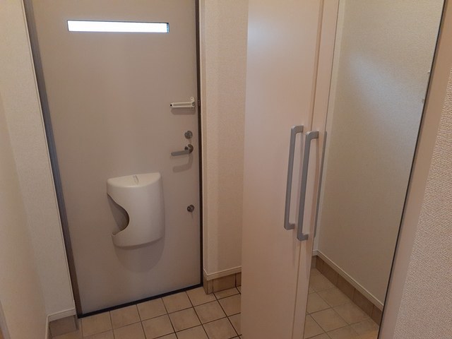 クレール上三川 玄関
