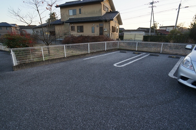 シャンドフルールＡ 駐車場