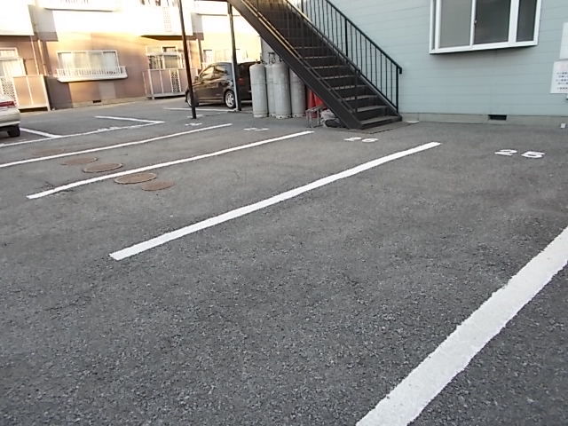 エルディム小堀Ａ 駐車場