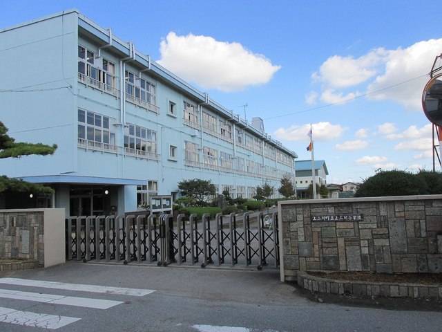 ネオ・プリムローズ 上三川小学校まで800m