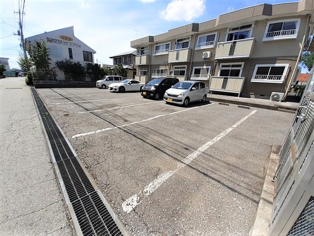 エルディム江曽島 駐車場