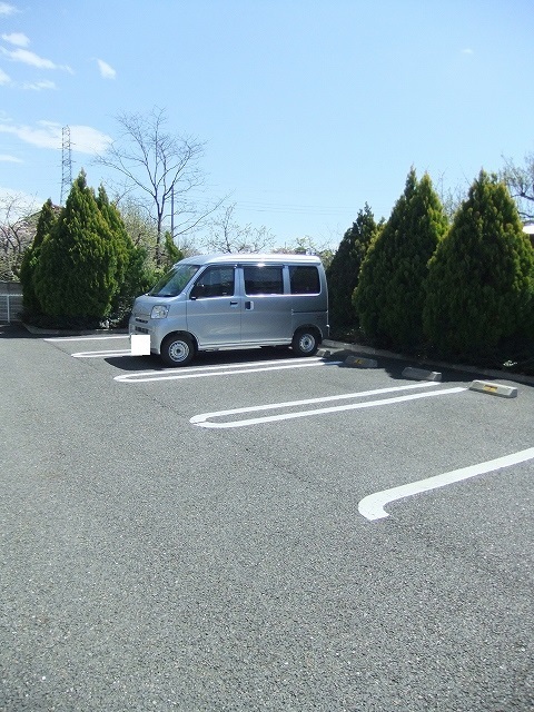 アルドール・ジョージュ 駐車場
