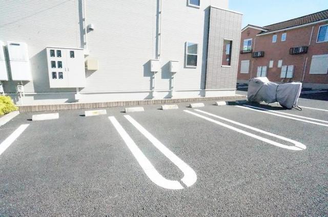 サンライト・カワサキＣ 駐車場