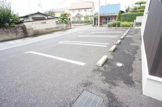 グラースＡ 駐車場