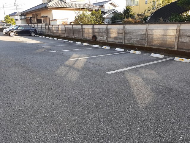 クリアヴィレッジＣ 駐車場