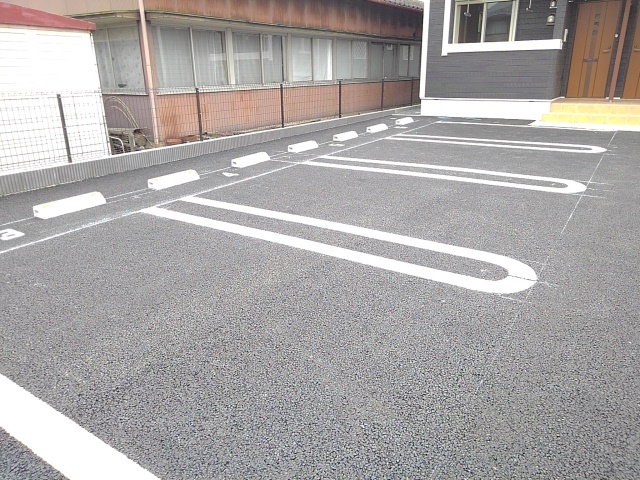 ラビエールⅢ 駐車場