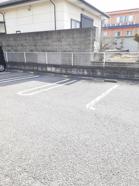 パルテールＢ 駐車場