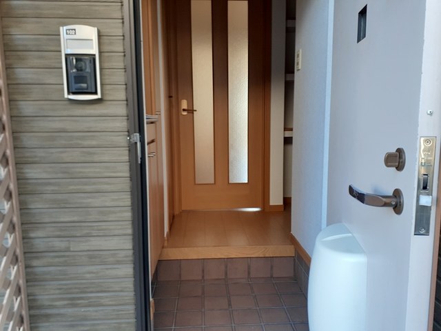 グリシーヌ 玄関