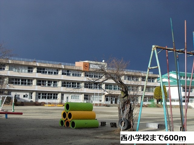 アンソレイエＡ 西小学校まで600m