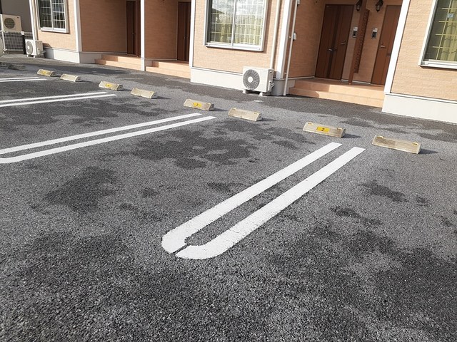 アンジュ・ブローテＡ 駐車場