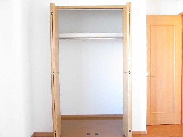 アザレア　弐番館 収納