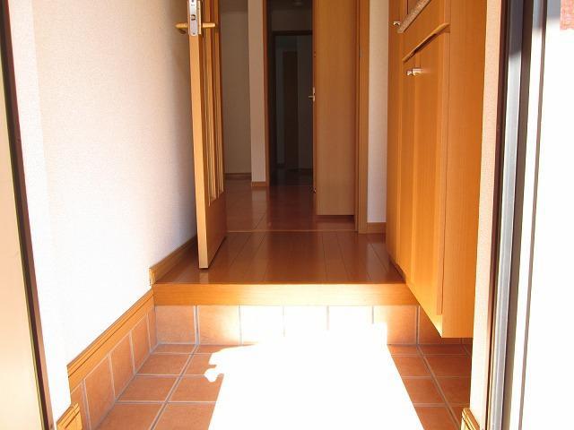 アザレア　弐番館 玄関