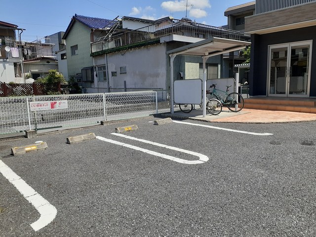 エルムス 駐車場
