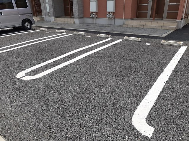 メゾン　シャルマン　Ａ 駐車場