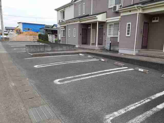 ルミノーゾ 駐車場