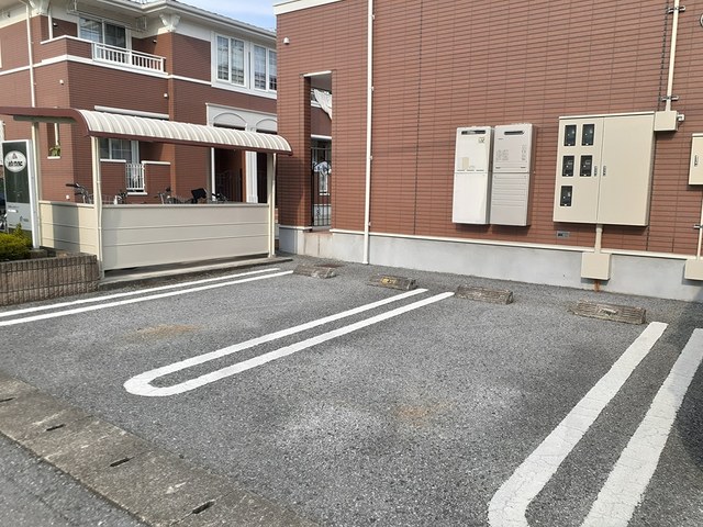 メゾンアンフィニＡ 駐車場
