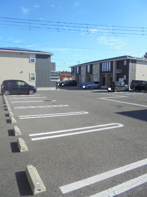 ジュネス・クローバーＡ 駐車場