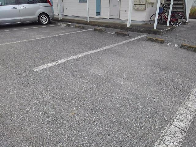 ニューエルディム飯島Ｂ 駐車場