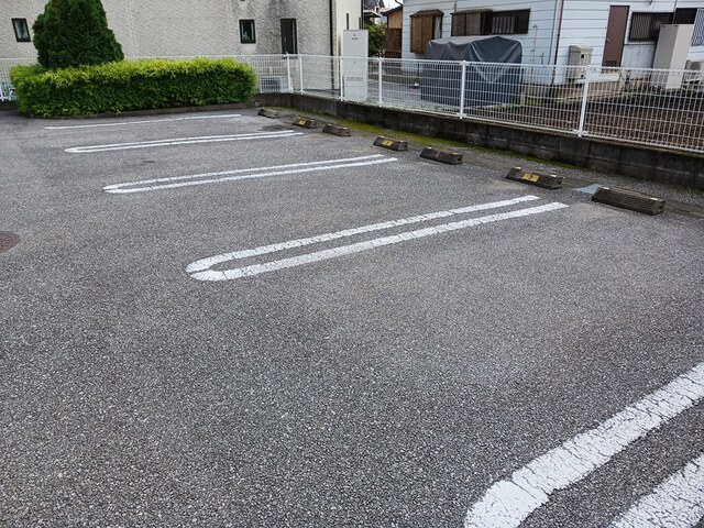 クリア　リージョンＣ 駐車場